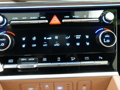 Used 2025 Hyundai Santa Fe Limited AWD/4WD image 44