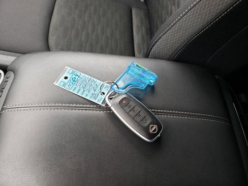 Certified 2025 Nissan Pathfinder SV image 44