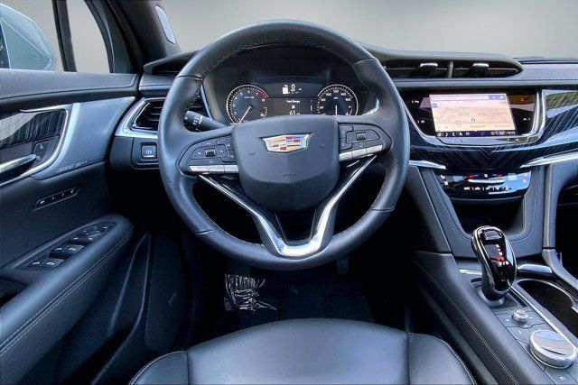 Used 2025 Cadillac XT6 Premium Luxury AWD/4WD image 4