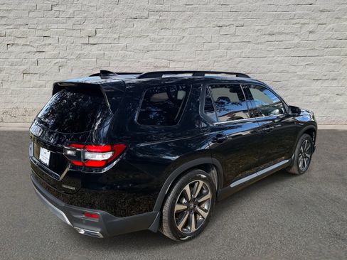 Used 2024 Honda Pilot Touring image 5