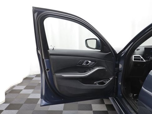 Certified 2025 BMW 330i xDrive Sedan AWD/4WD image 4