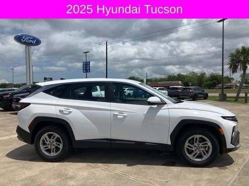 Used 2025 Hyundai Tucson SE image 9