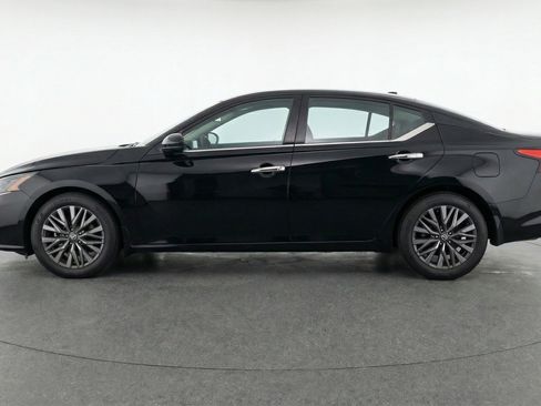 Used 2025 Nissan Altima 2.5 SV image 5