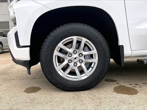 Used 2021 Chevrolet Silverado 1500 RST w/ Z71 Off-Road Package AWD/4WD image 2