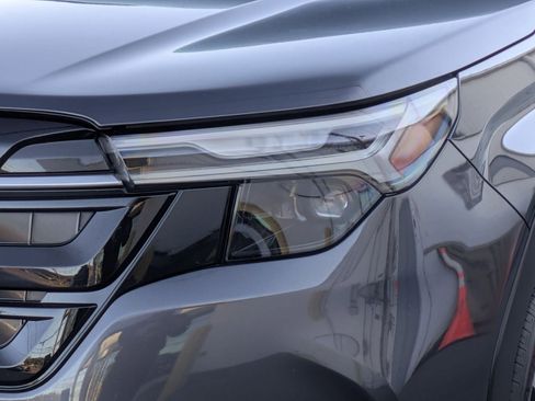 Used 2025 Subaru Forester Touring image 7