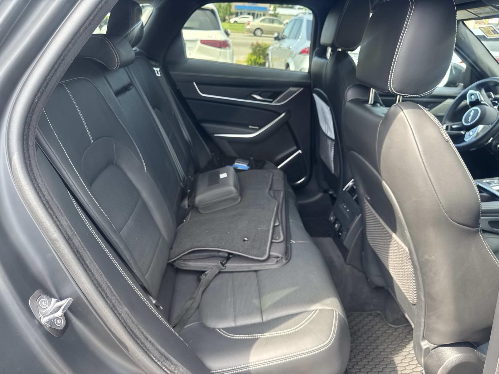 Used 2026 Jaguar F-PACE R-Dynamic S AWD/4WD image 9