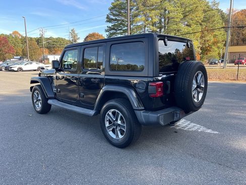 Used 2018 Jeep Wrangler Unlimited Sahara image 7
