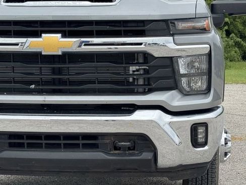 Used 2025 Chevrolet Silverado 3500 LT AWD/4WD image 9