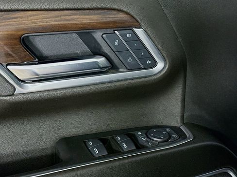 Used 2025 GMC Sierra 2500 SLT w/ SLT Premium Package image 19