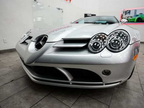 Used 2008 Mercedes-Benz SLR image 24