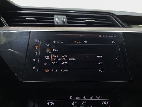 Used 2019 Audi e-tron Prestige w/ Prestige Package AWD/4WD image 22