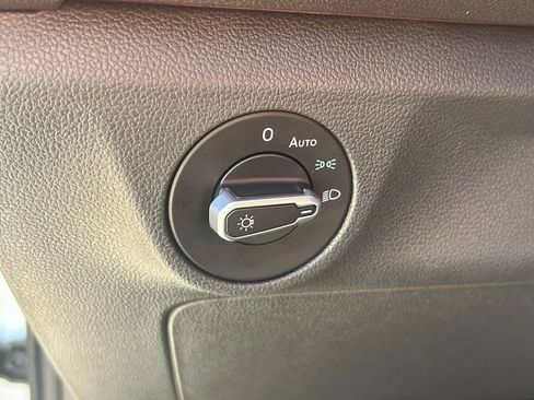 Used 2023 Volkswagen Jetta SE image 24