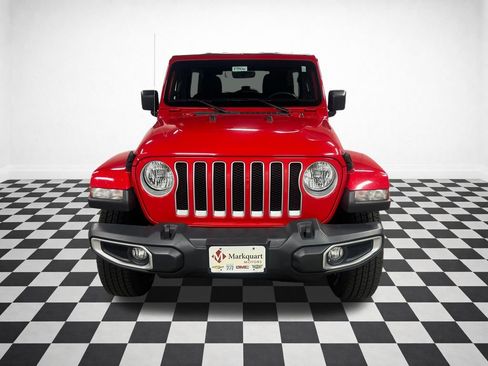 Used 2019 Jeep Wrangler Unlimited Sahara w/ Uconnect 4C Nav & Sound Group AWD/4WD image 3