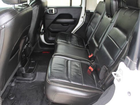 Used 2018 Jeep Wrangler Unlimited Sahara w/ Uconnect 4C Nav & Sound Group AWD/4WD image 10