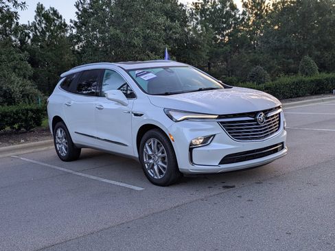 Used 2024 Buick Enclave Essence w/ Experience Buick Package AWD/4WD image 2