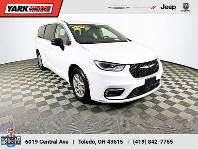 Used 2024 Chrysler Pacifica Touring-L