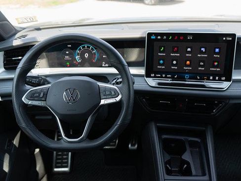 Used 2026 Volkswagen Tiguan SE R-Line w/ Tiguan Adventure Package AWD/4WD image 11