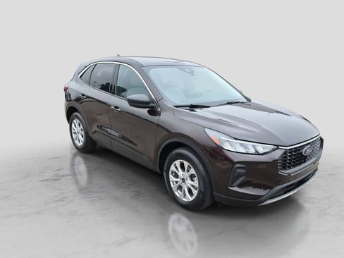 Used 2023 Ford Escape Active AWD/4WD image 2