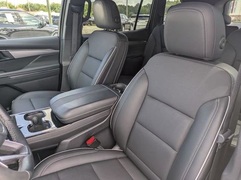 Used 2025 Buick Enclave Preferred FWD image 14