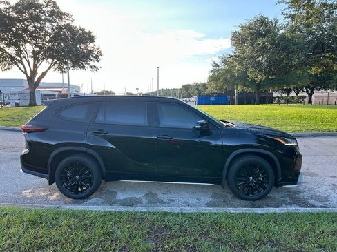 Certified 2024 Toyota Highlander XSE FWD image 7