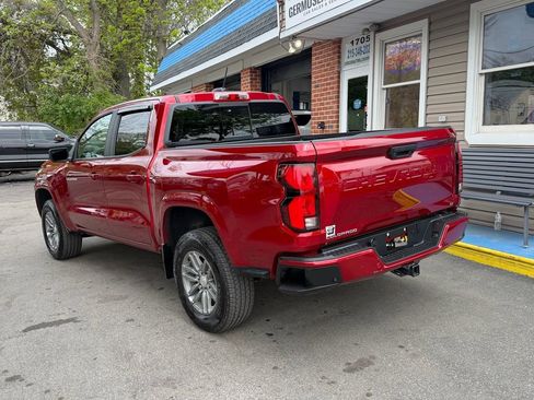Used 2024 Chevrolet Colorado LT w/ LT Convenience Package III RWD image 3