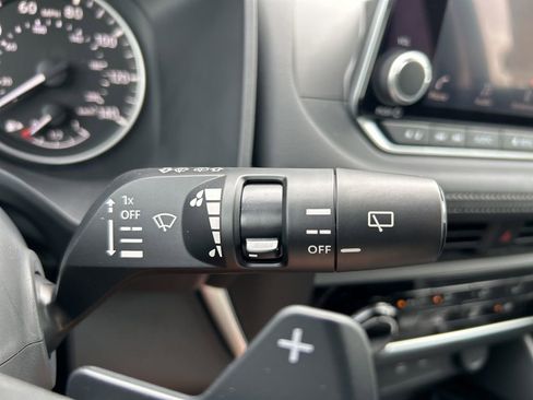 Used 2025 Nissan Rogue S image 23