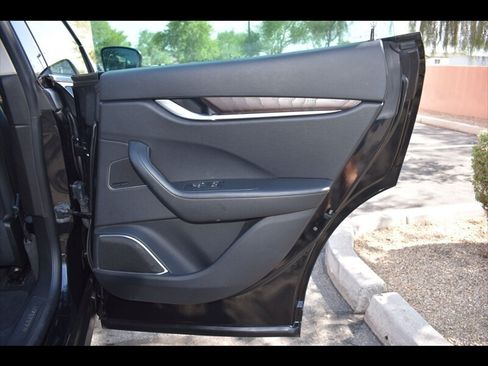Used 2018 Maserati Levante AWD/4WD image 27