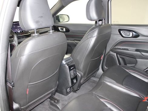 Used 2025 Jeep Compass Trailhawk w/ Trailer Tow Group AWD/4WD image 22