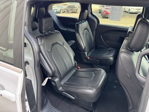 Used 2025 Chrysler Pacifica Select FWD image 29