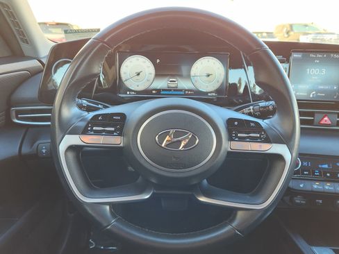 Certified 2022 Hyundai Elantra SEL w/ Convenience Package image 14