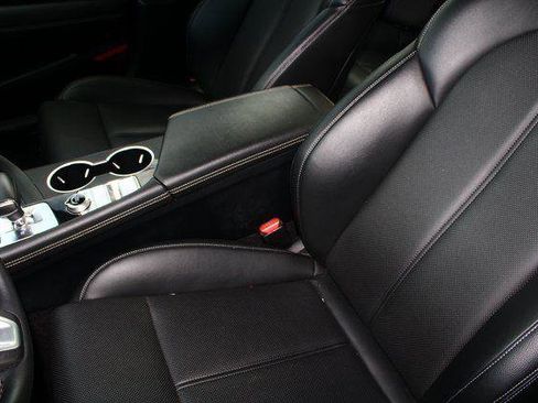 Used 2025 Genesis G70 2.5T image 4