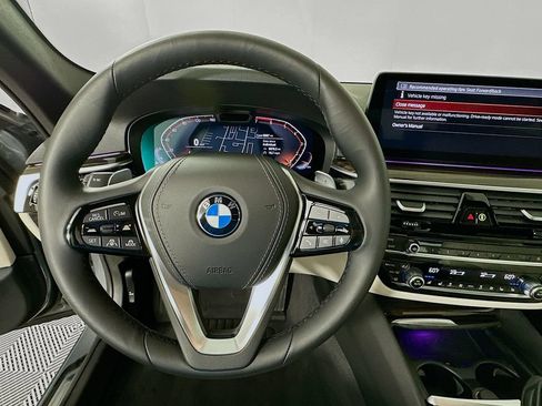 Used 2023 BMW 530i w/ Premium Package RWD image 11