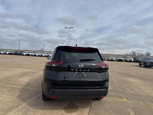 Certified 2025 Nissan Rogue SV image 23