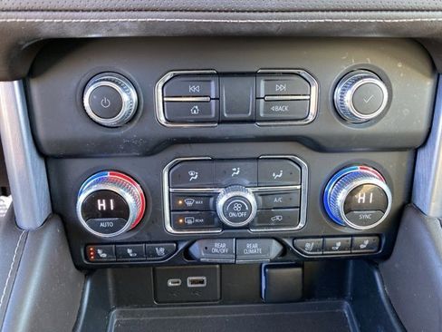 Used 2022 GMC Yukon XL SLT w/ SLT Premium Package image 29