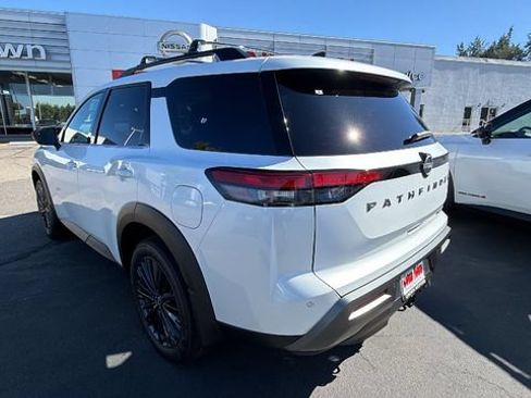 New 2026 Nissan Pathfinder SL w/ SL Premium Package AWD/4WD image 6