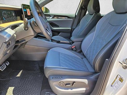 Used 2026 Volkswagen Tiguan SEL R-Line AWD/4WD image 17