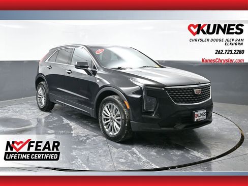 Used 2025 Cadillac XT4 Premium Luxury image 1