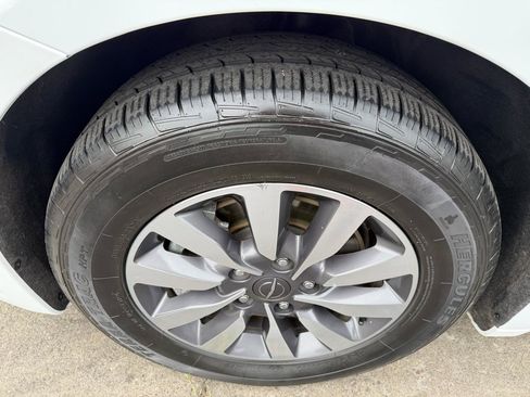 Used 2022 Chrysler Pacifica Touring-L FWD image 19