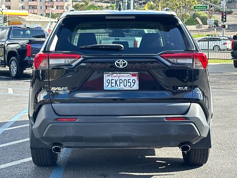 Used 2020 Toyota RAV4 XLE image 4