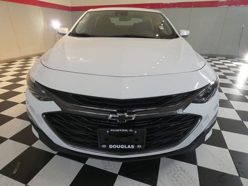 Used 2024 Chevrolet Malibu LT image 2