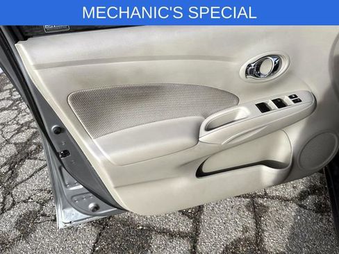 Used 2014 Nissan Versa SV image 14