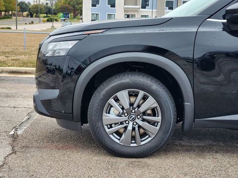 New 2025 Nissan Pathfinder SV w/ Black Appearance Package image 6