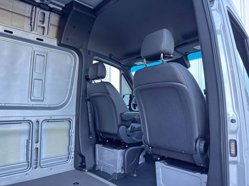 Used 2023 Mercedes-Benz Sprinter 2500 image 31
