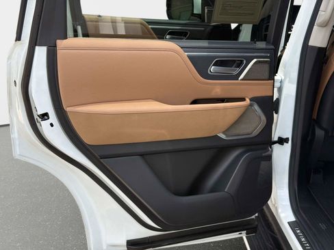 Used 2025 INFINITI QX80 Sensory AWD/4WD image 13