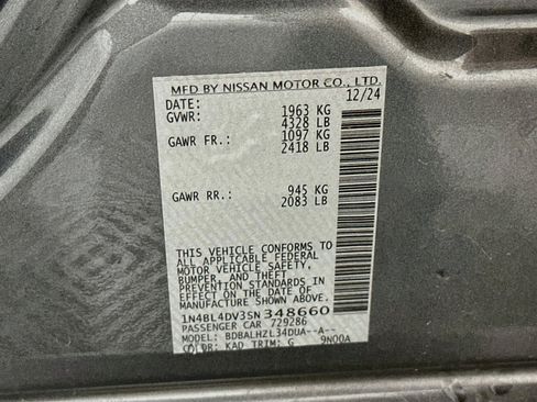 Used 2025 Nissan Altima 2.5 SV FWD image 12