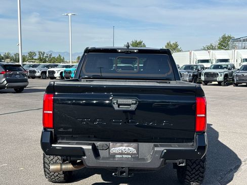 Used 2025 Toyota Tacoma TRD Off-Road w/ TRD Off Road Premium Package AWD/4WD image 4