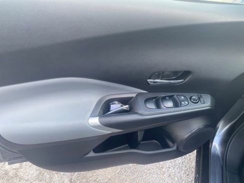 Used 2024 Nissan Kicks SR w/ SR Premium Package image 17