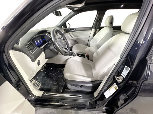 Used 2022 Volkswagen Tiguan SE R-Line image 20