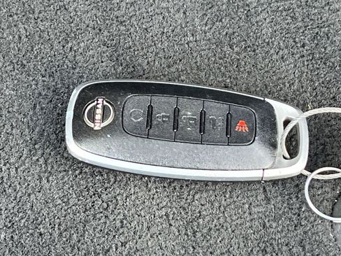 Used 2025 Nissan Rogue SV FWD image 21