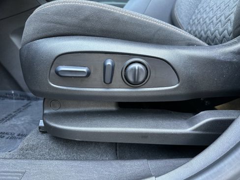 Used 2024 Chevrolet Equinox LT FWD image 14